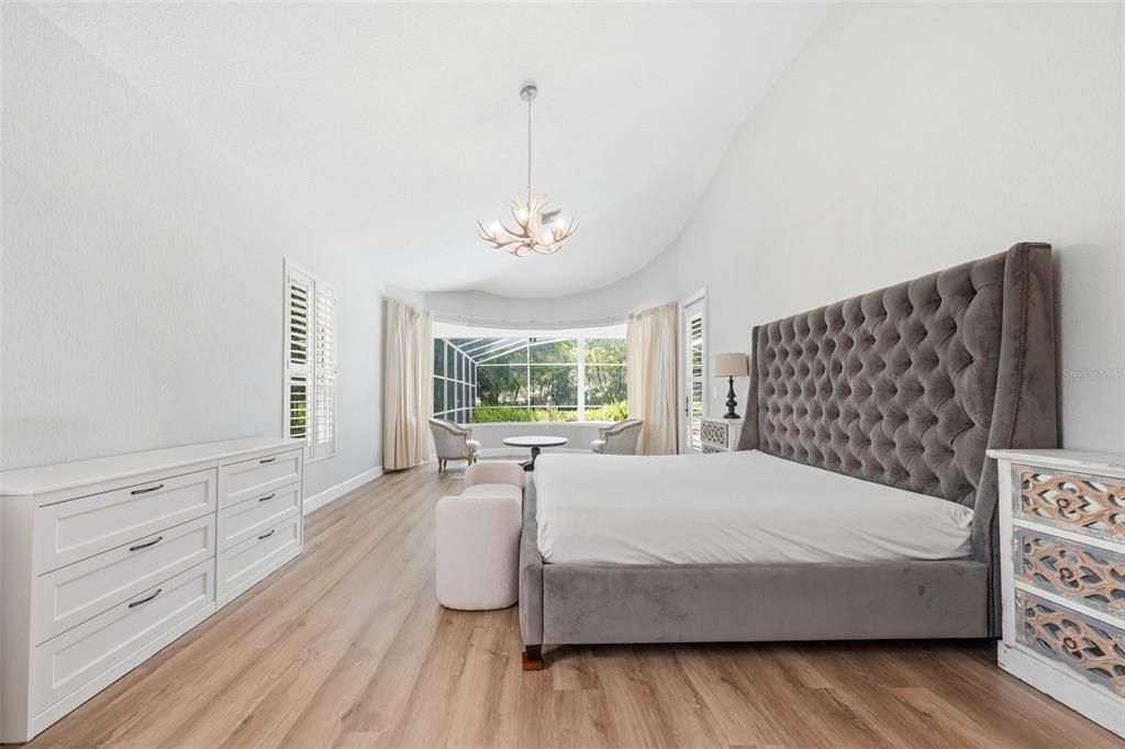 Activo con contrato: $999,900 (4 camas, 2 baños, 3079 Pies cuadrados)