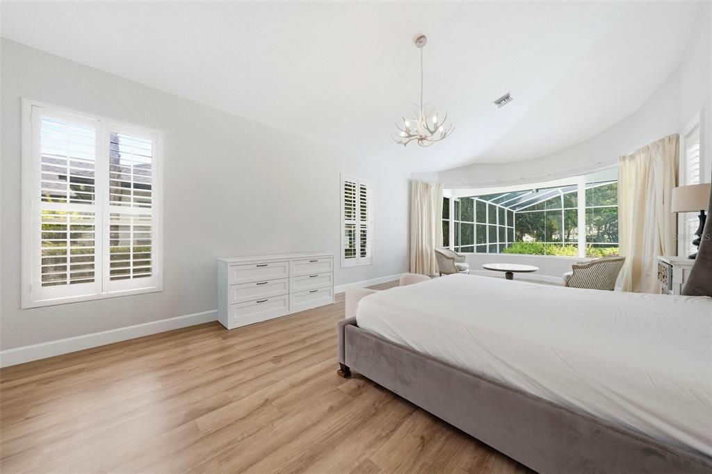 Activo con contrato: $999,900 (4 camas, 2 baños, 3079 Pies cuadrados)