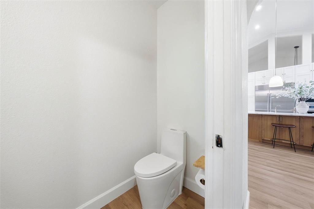 Activo con contrato: $999,900 (4 camas, 2 baños, 3079 Pies cuadrados)