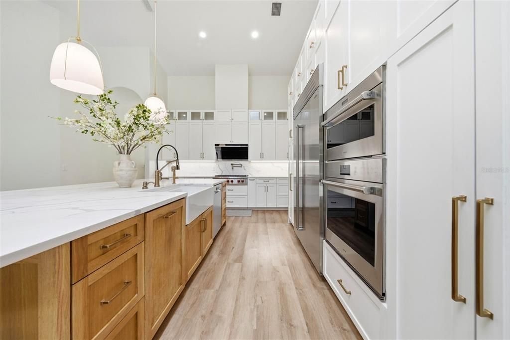 Activo con contrato: $999,900 (4 camas, 2 baños, 3079 Pies cuadrados)