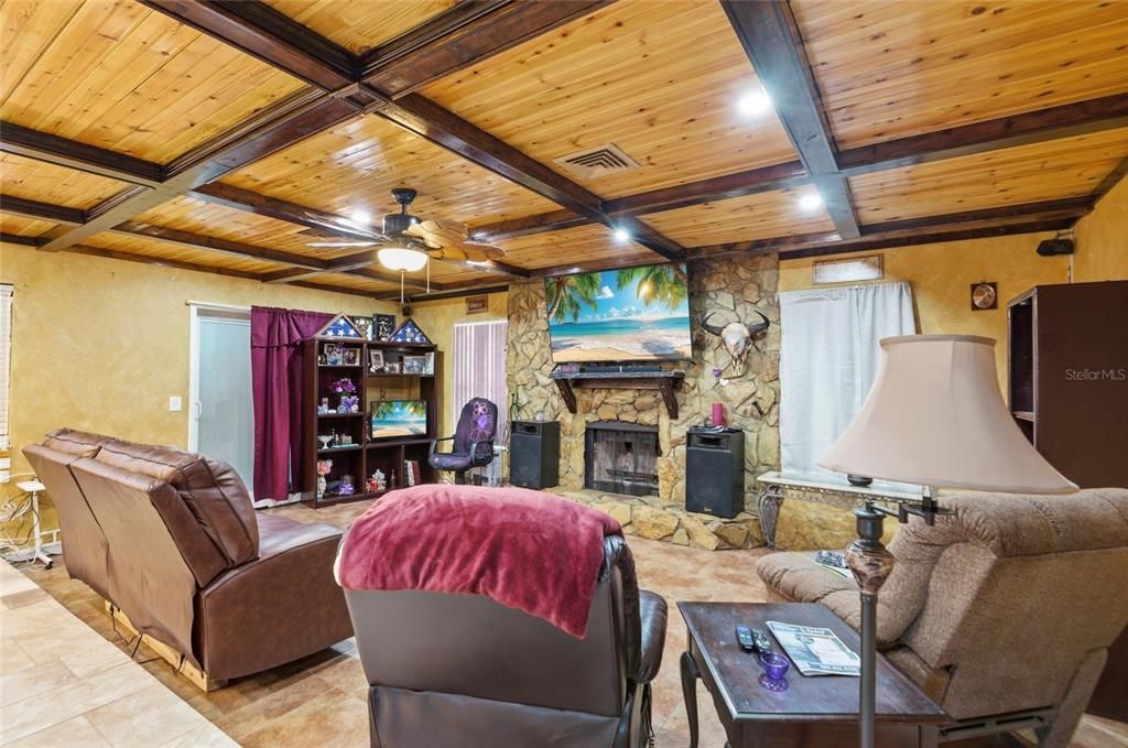 Active With Contract: $249,900 (3 beds, 2 baths, 1647 Square Feet)