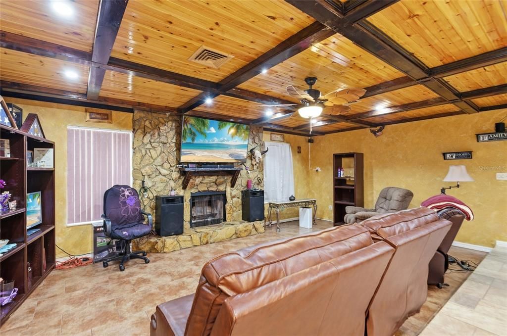 Active With Contract: $249,900 (3 beds, 2 baths, 1647 Square Feet)