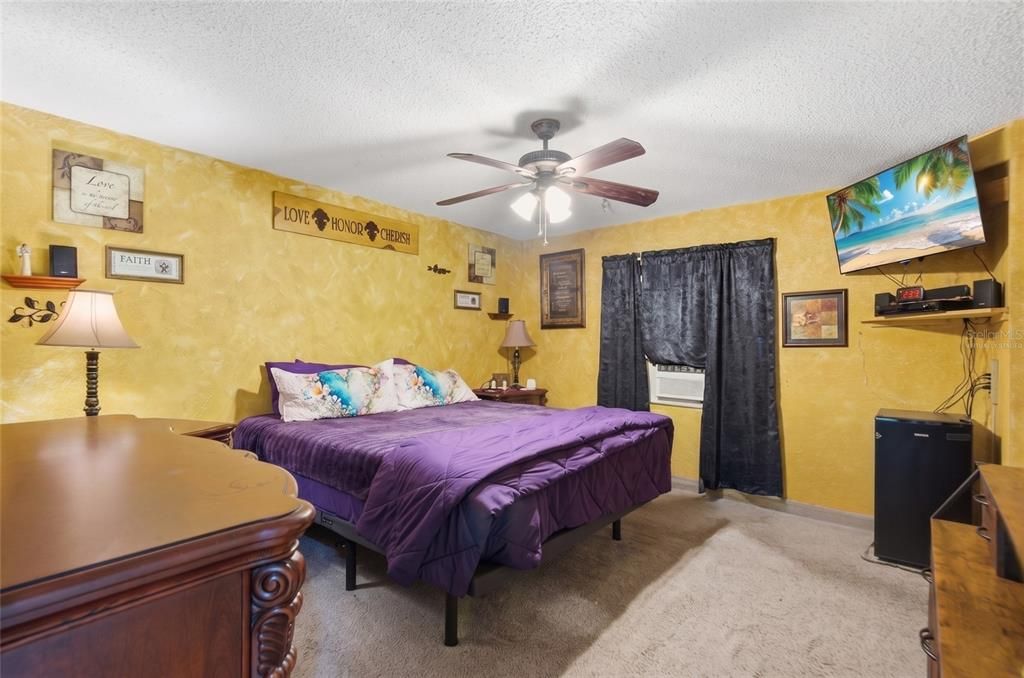Active With Contract: $249,900 (3 beds, 2 baths, 1647 Square Feet)