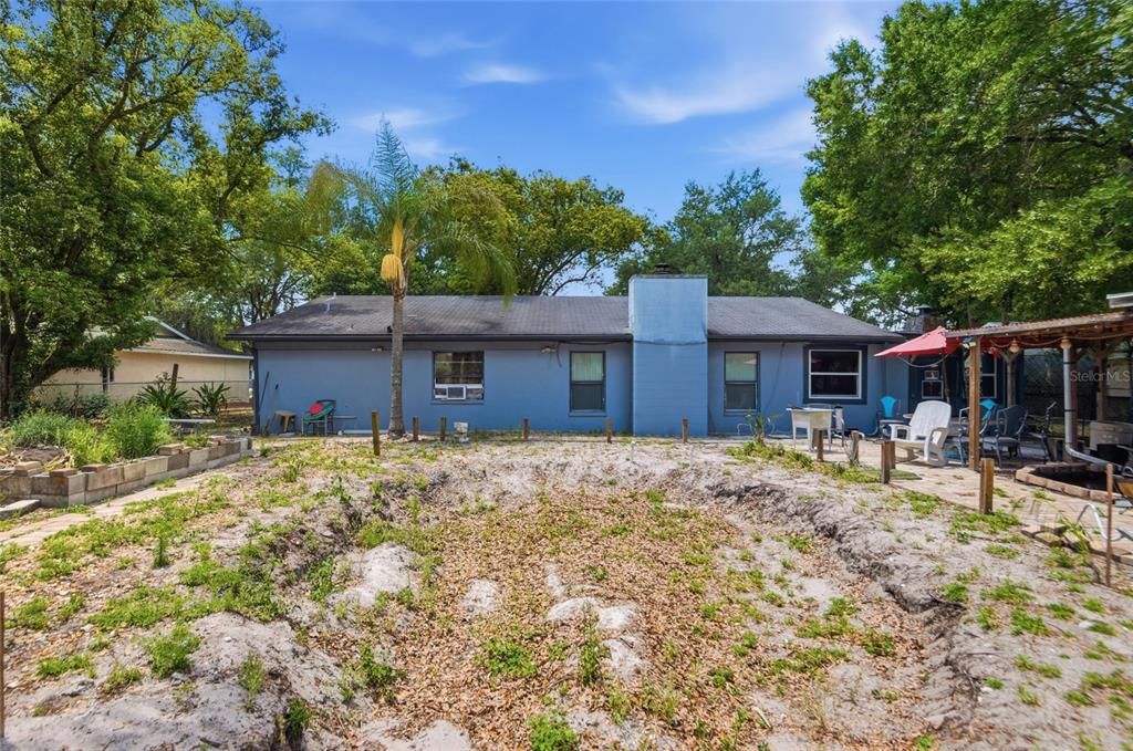 Active With Contract: $249,900 (3 beds, 2 baths, 1647 Square Feet)