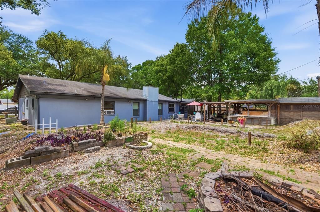 Active With Contract: $249,900 (3 beds, 2 baths, 1647 Square Feet)