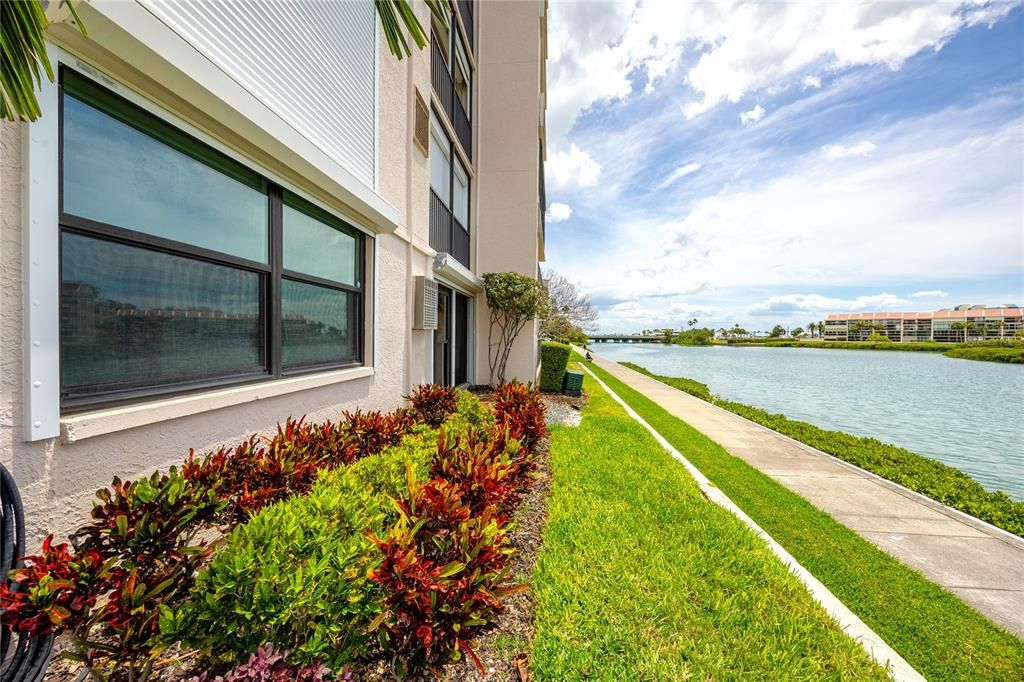 Activo con contrato: $198,000 (1 camas, 2 baños, 925 Pies cuadrados)