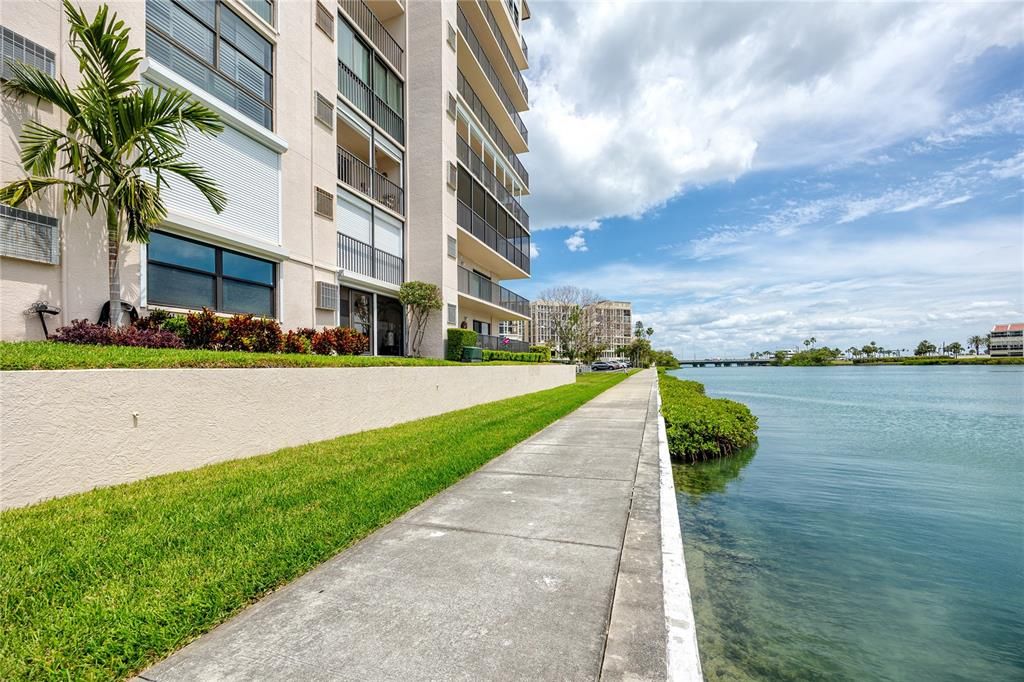 Activo con contrato: $198,000 (1 camas, 2 baños, 925 Pies cuadrados)