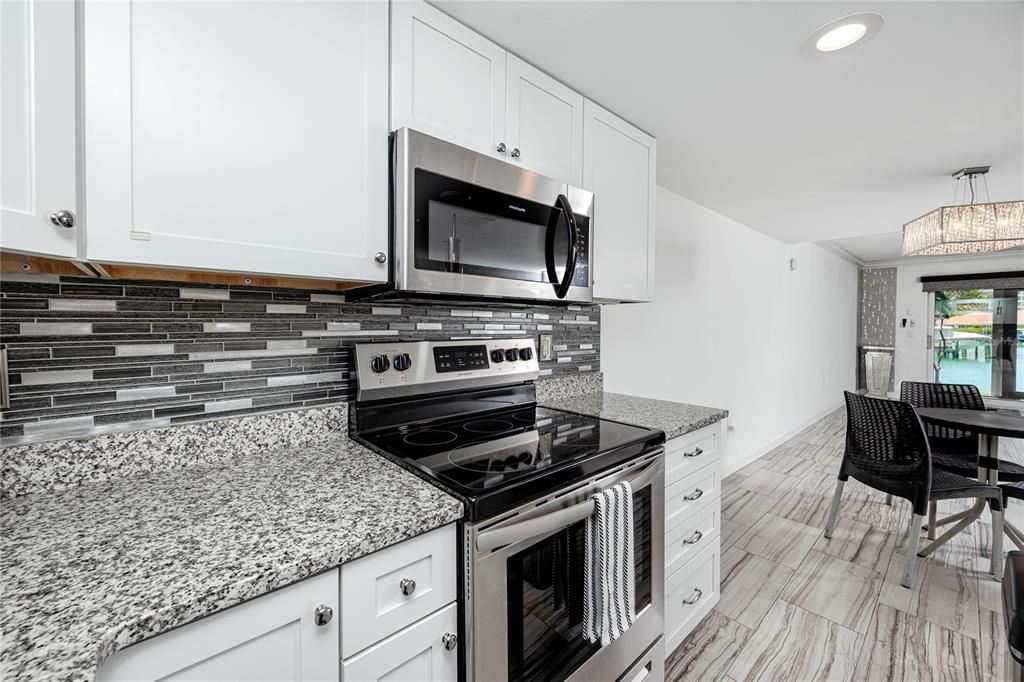 Activo con contrato: $198,000 (1 camas, 2 baños, 925 Pies cuadrados)