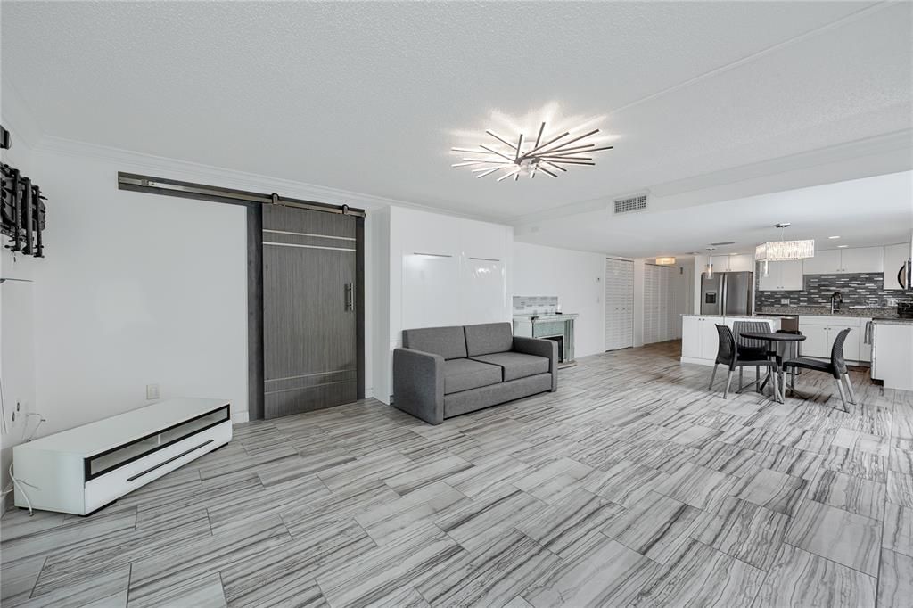 Activo con contrato: $198,000 (1 camas, 2 baños, 925 Pies cuadrados)