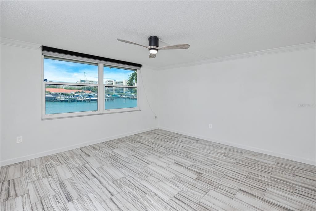 Activo con contrato: $198,000 (1 camas, 2 baños, 925 Pies cuadrados)