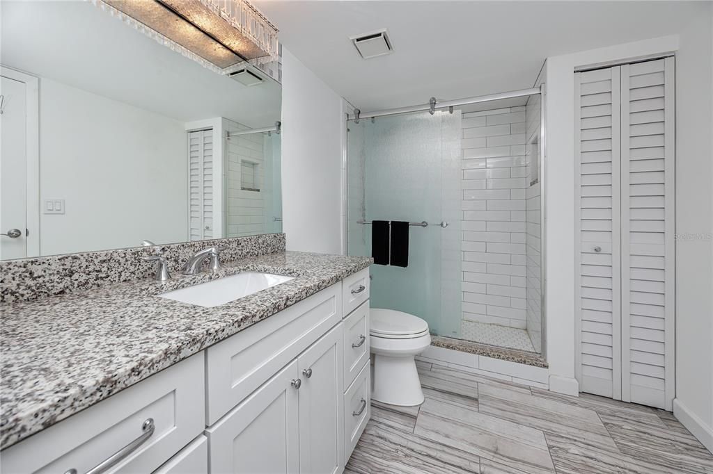 Activo con contrato: $198,000 (1 camas, 2 baños, 925 Pies cuadrados)