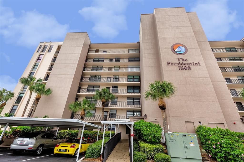 Activo con contrato: $198,000 (1 camas, 2 baños, 925 Pies cuadrados)