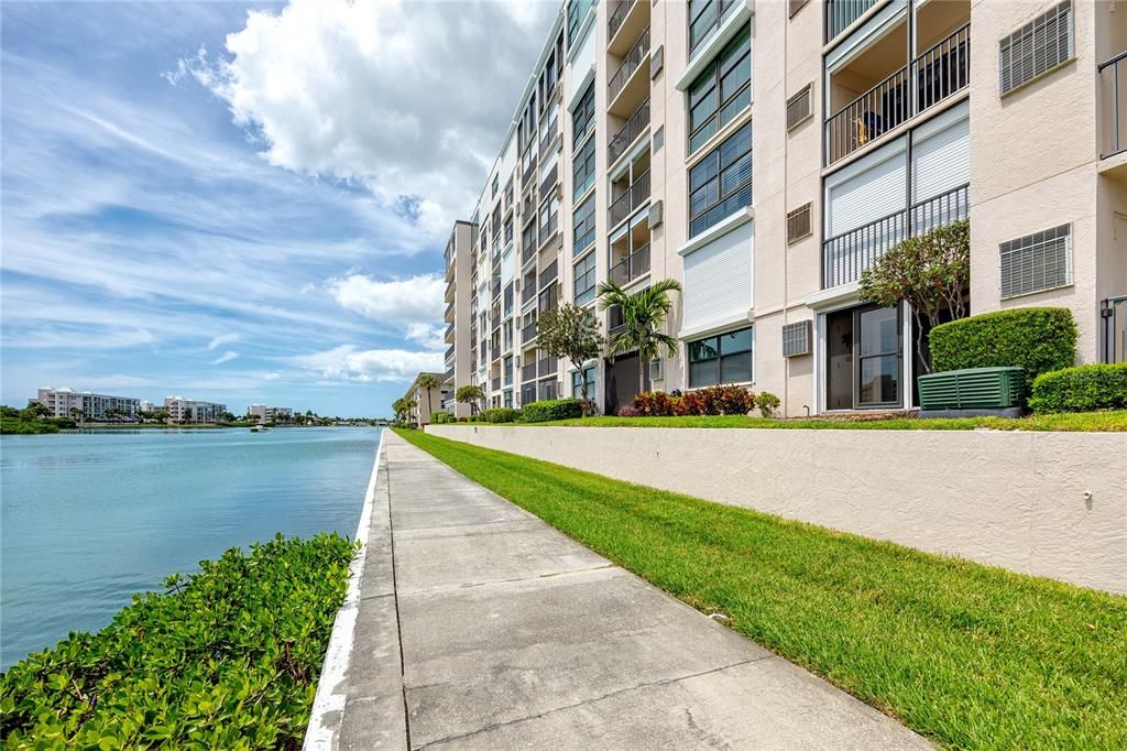 Activo con contrato: $198,000 (1 camas, 2 baños, 925 Pies cuadrados)