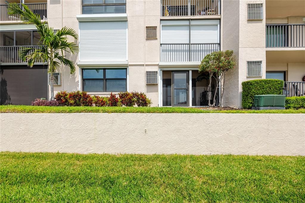 Activo con contrato: $198,000 (1 camas, 2 baños, 925 Pies cuadrados)