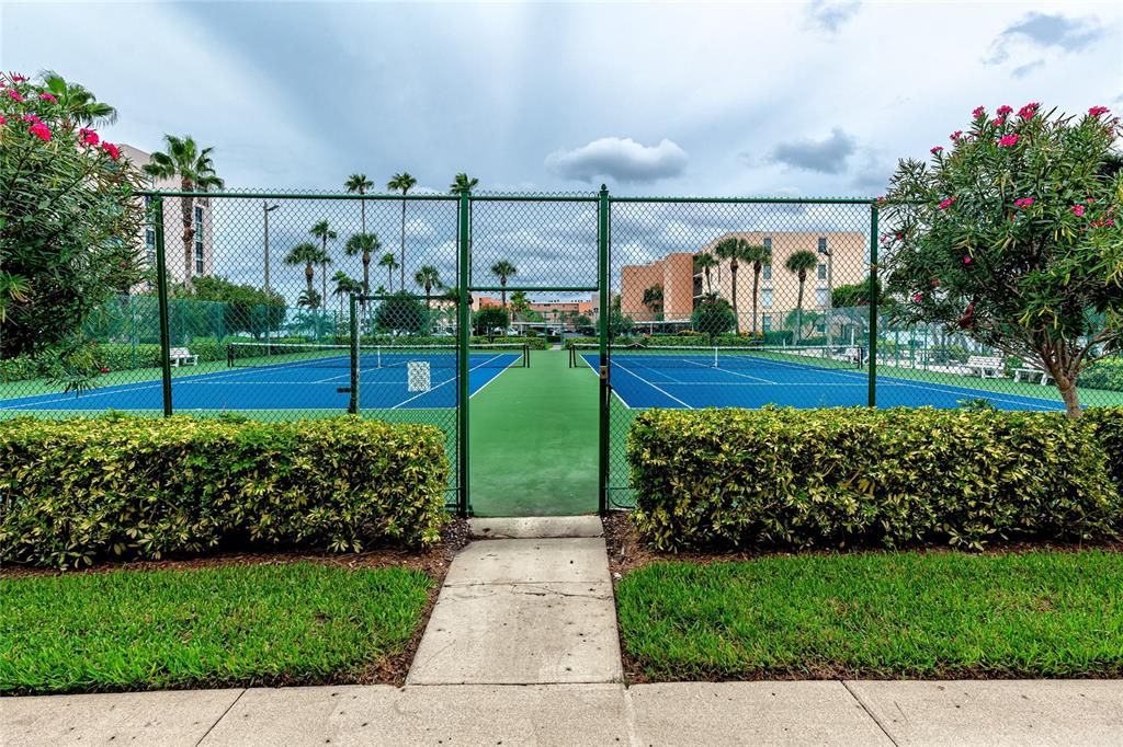 Activo con contrato: $198,000 (1 camas, 2 baños, 925 Pies cuadrados)
