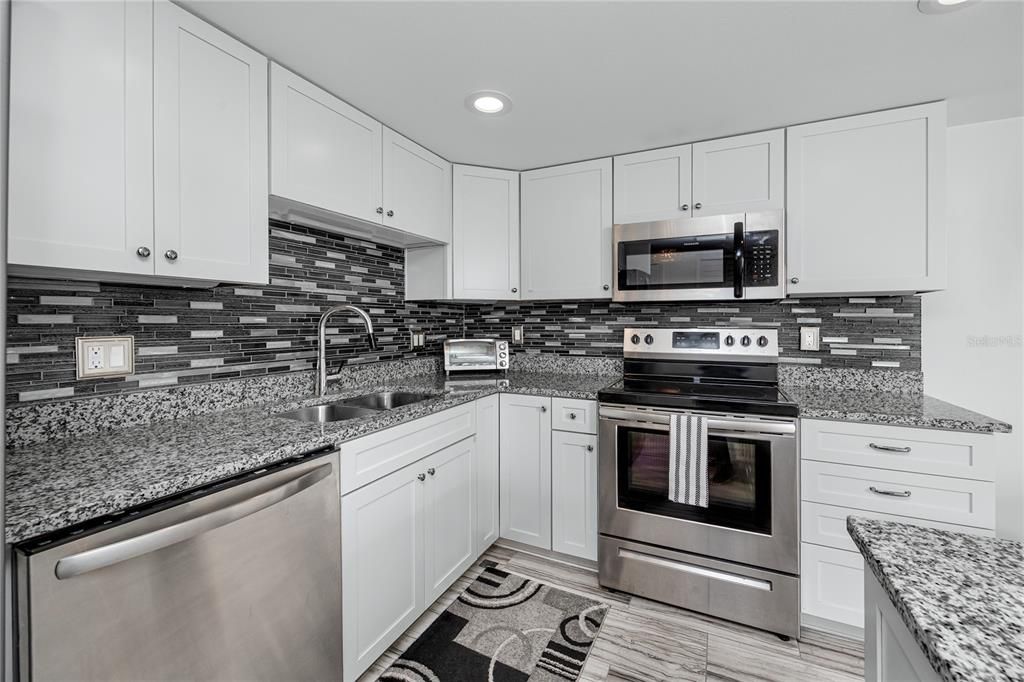 Activo con contrato: $198,000 (1 camas, 2 baños, 925 Pies cuadrados)