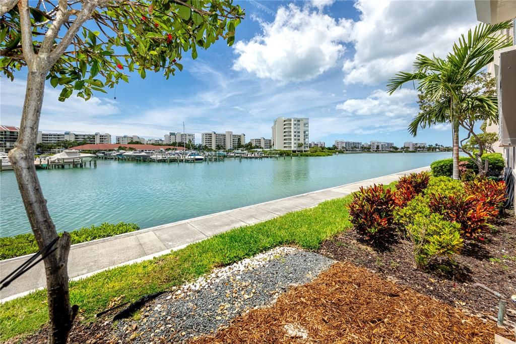 Activo con contrato: $198,000 (1 camas, 2 baños, 925 Pies cuadrados)