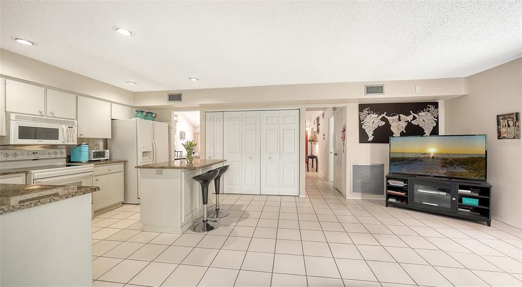 En Venta: $300,000 (3 camas, 2 baños, 2124 Pies cuadrados)