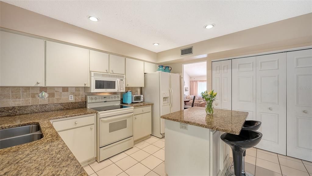 En Venta: $300,000 (3 camas, 2 baños, 2124 Pies cuadrados)