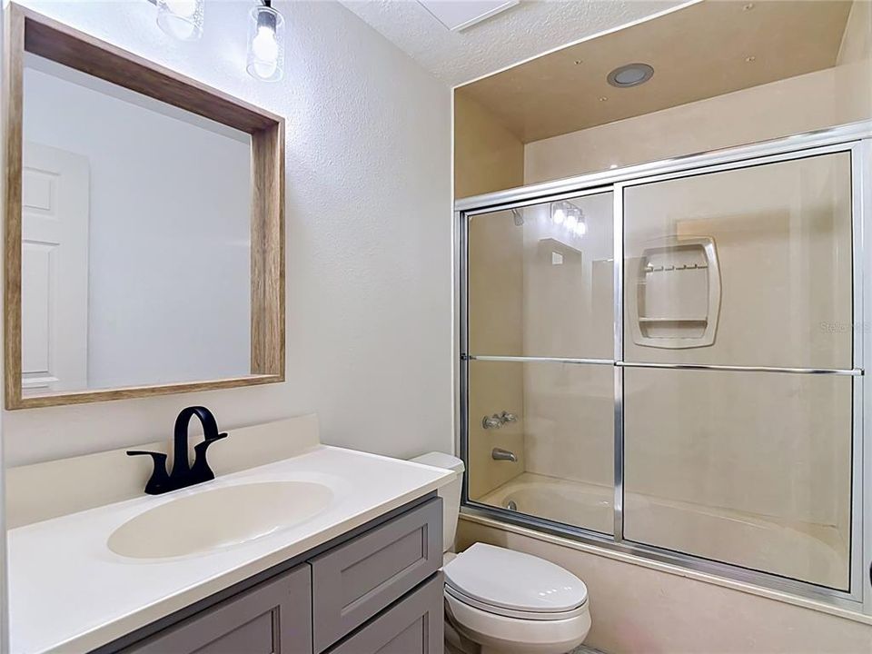 Activo con contrato: $299,900 (3 camas, 3 baños, 1848 Pies cuadrados)