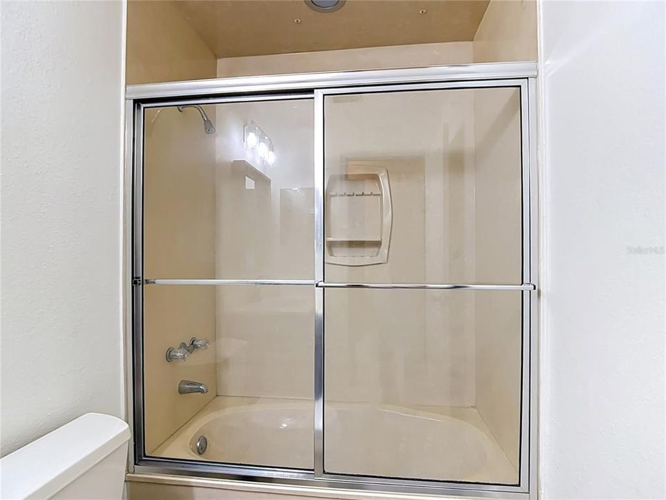 Activo con contrato: $299,900 (3 camas, 3 baños, 1848 Pies cuadrados)