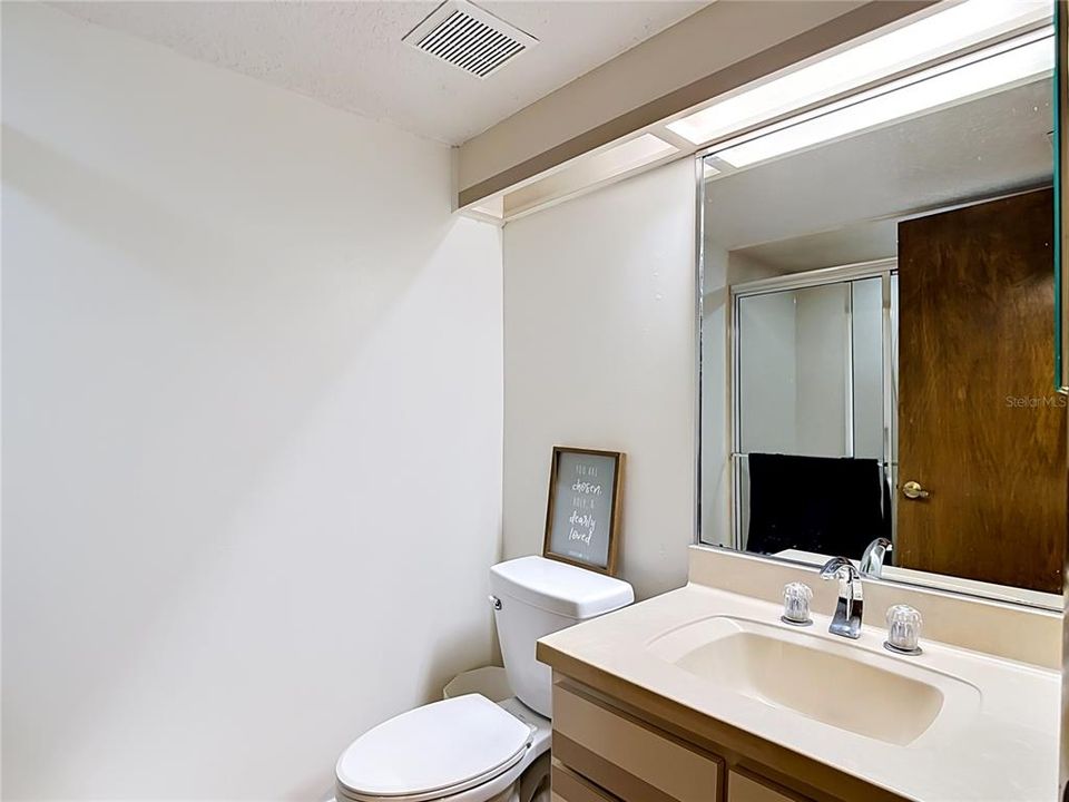 Activo con contrato: $299,900 (3 camas, 3 baños, 1848 Pies cuadrados)