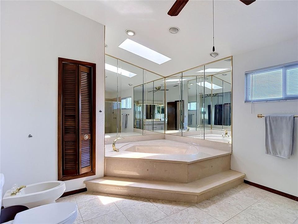 Activo con contrato: $299,900 (3 camas, 3 baños, 1848 Pies cuadrados)