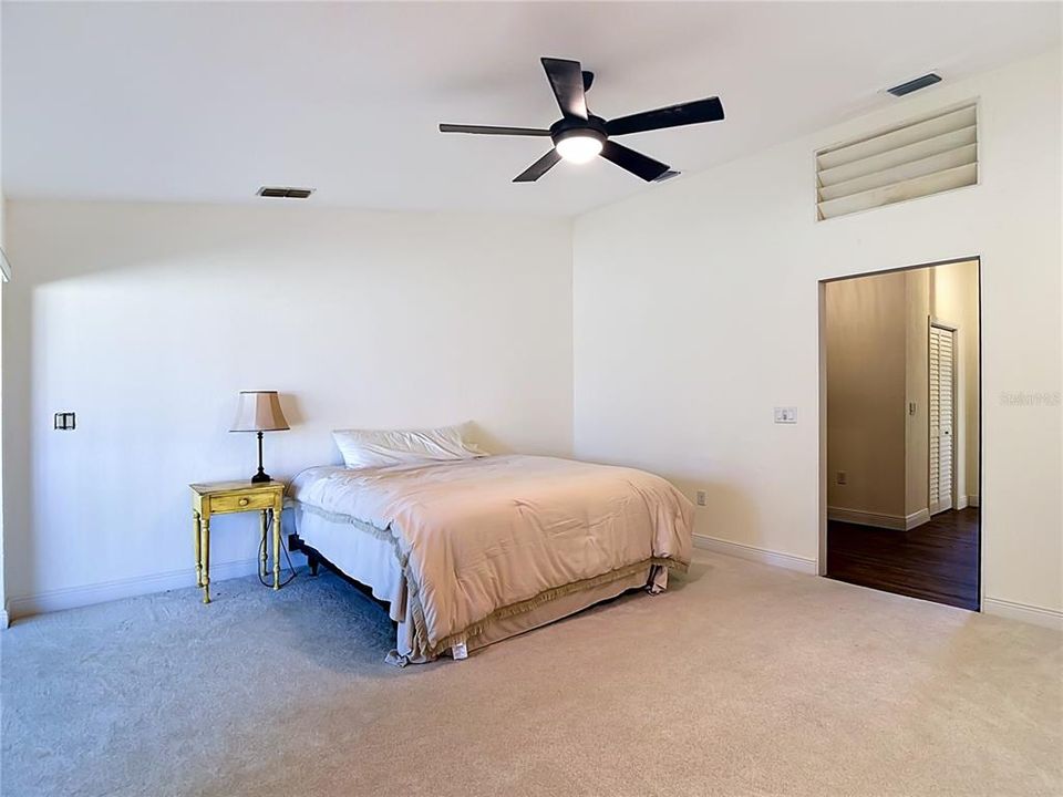 Activo con contrato: $299,900 (3 camas, 3 baños, 1848 Pies cuadrados)