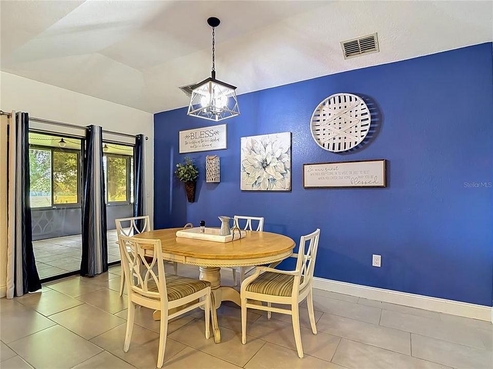 Activo con contrato: $299,900 (3 camas, 3 baños, 1848 Pies cuadrados)