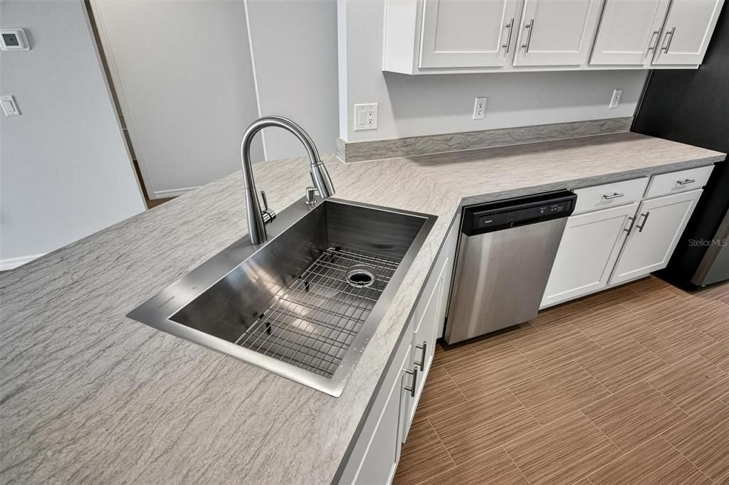 Activo con contrato: $299,000 (3 camas, 2 baños, 1552 Pies cuadrados)