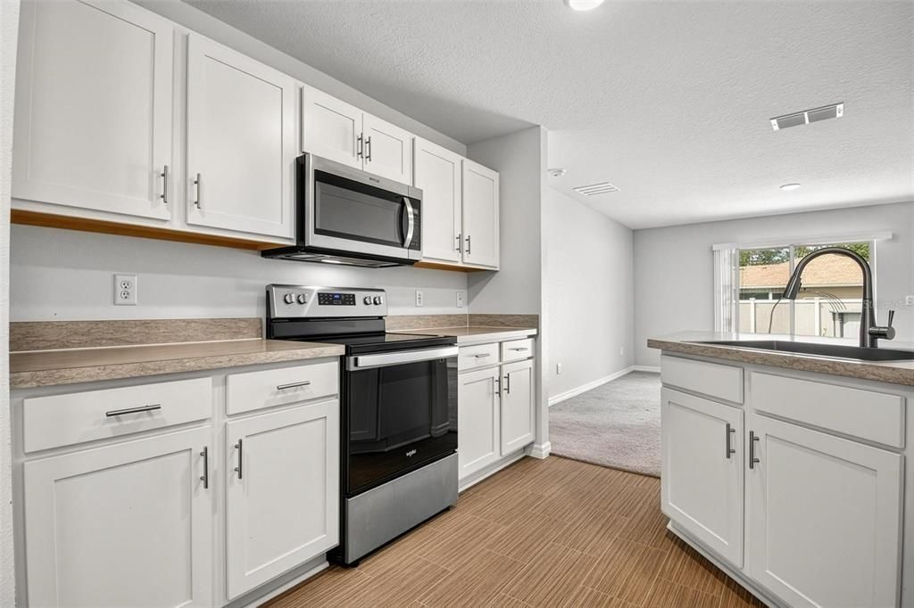 Activo con contrato: $299,000 (3 camas, 2 baños, 1552 Pies cuadrados)
