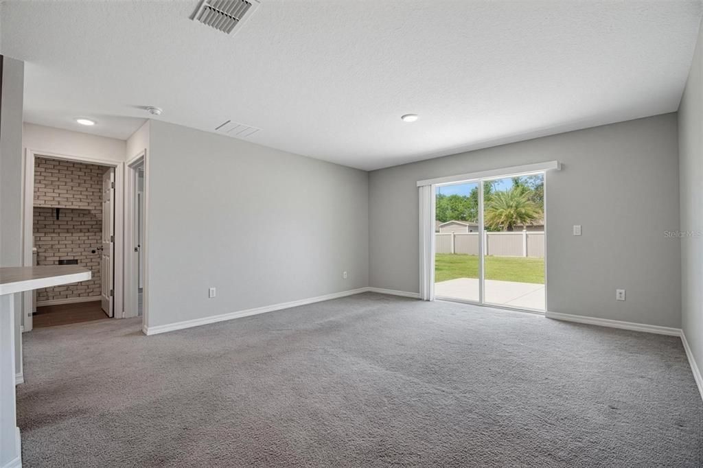 Activo con contrato: $299,000 (3 camas, 2 baños, 1552 Pies cuadrados)