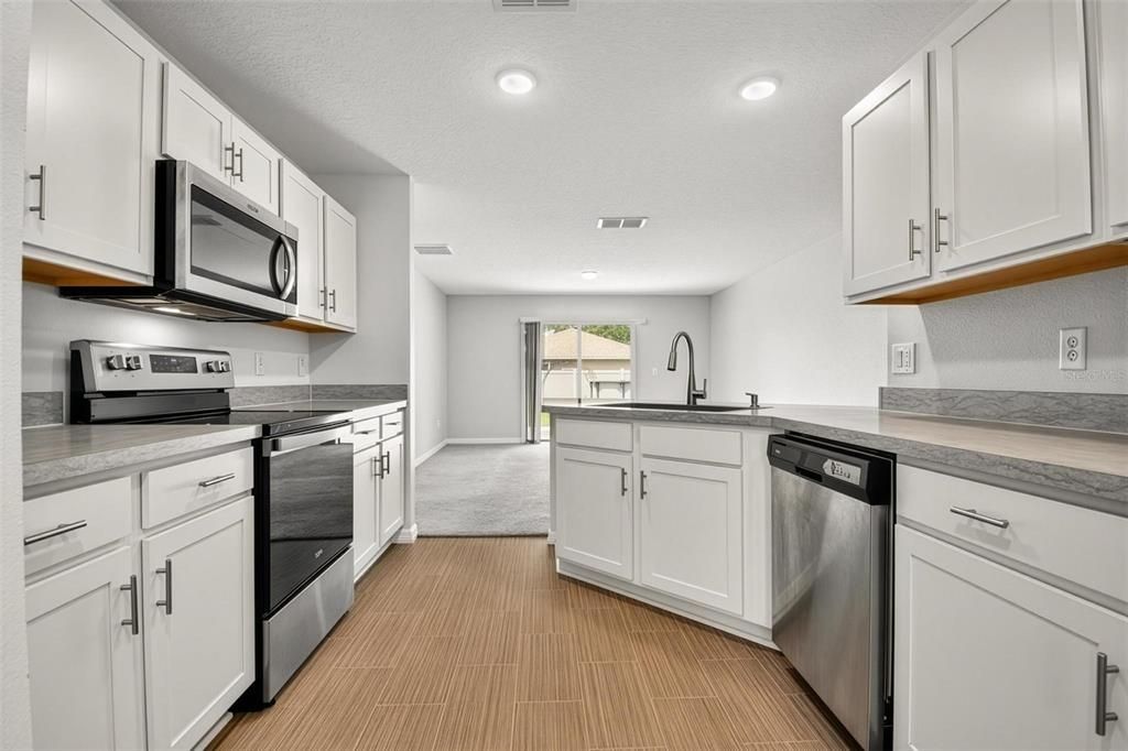 Activo con contrato: $299,000 (3 camas, 2 baños, 1552 Pies cuadrados)