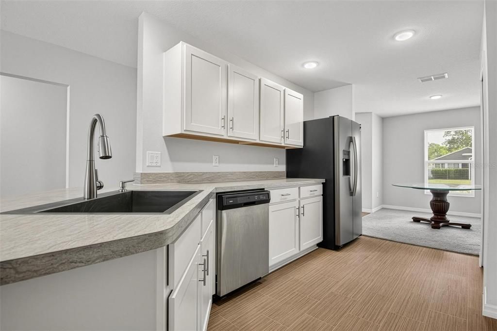 Activo con contrato: $299,000 (3 camas, 2 baños, 1552 Pies cuadrados)