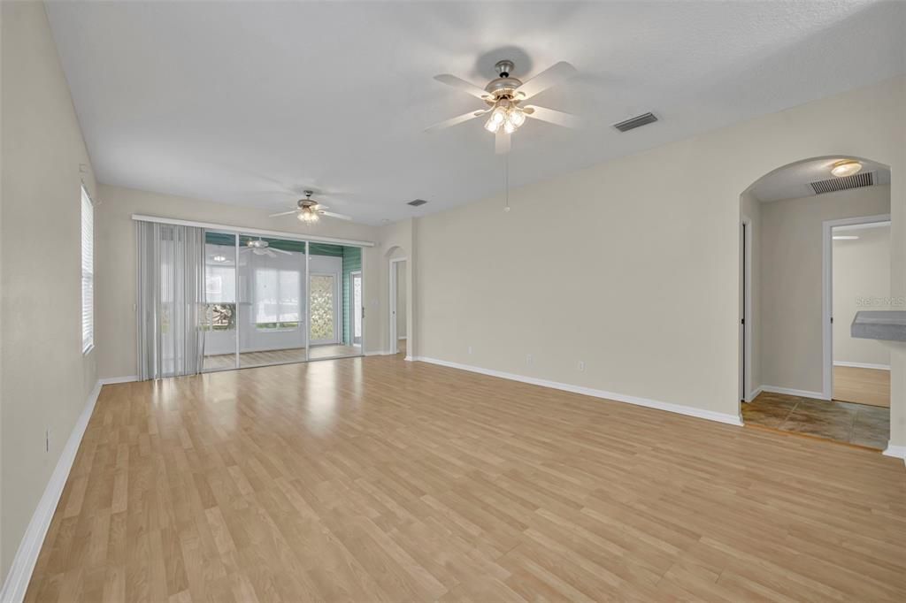 For Sale: $274,500 (3 beds, 2 baths, 1438 Square Feet)