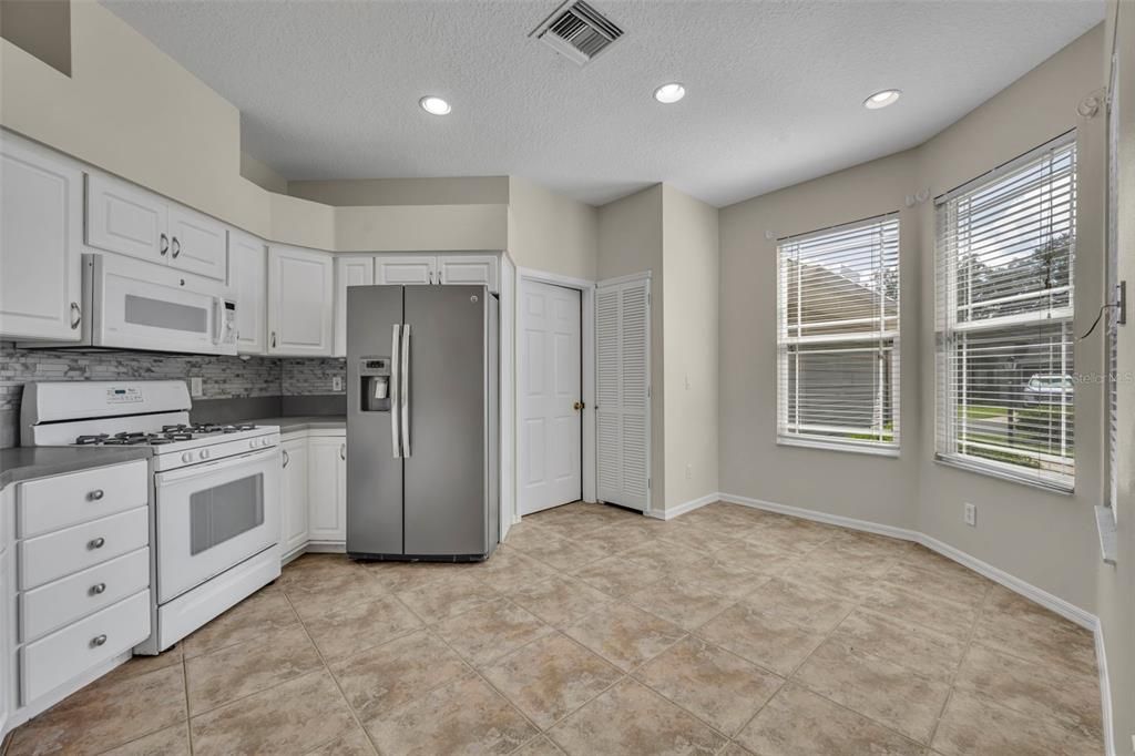 For Sale: $274,500 (3 beds, 2 baths, 1438 Square Feet)