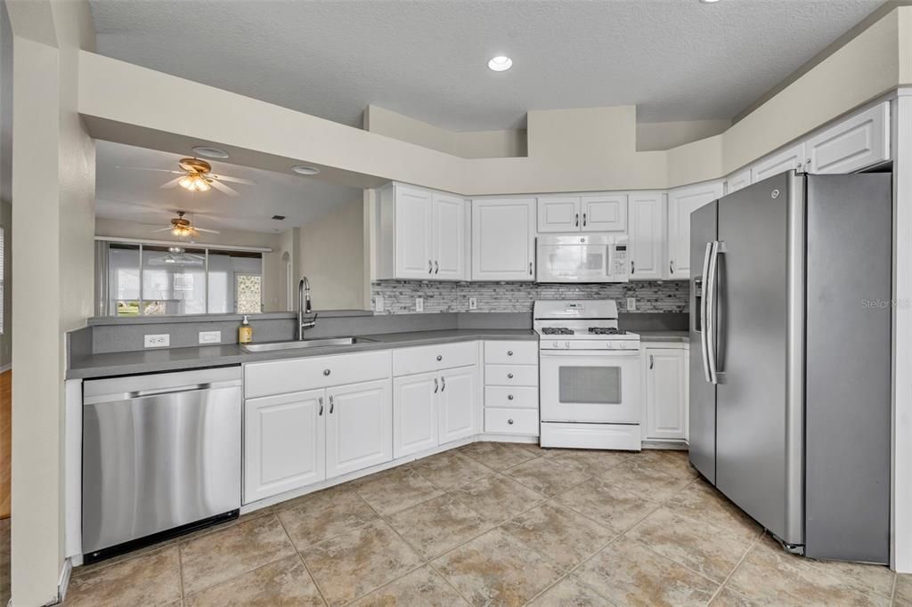 For Sale: $274,500 (3 beds, 2 baths, 1438 Square Feet)