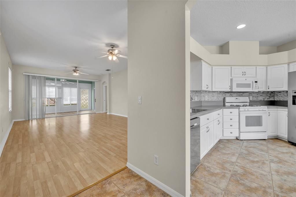 For Sale: $274,500 (3 beds, 2 baths, 1438 Square Feet)