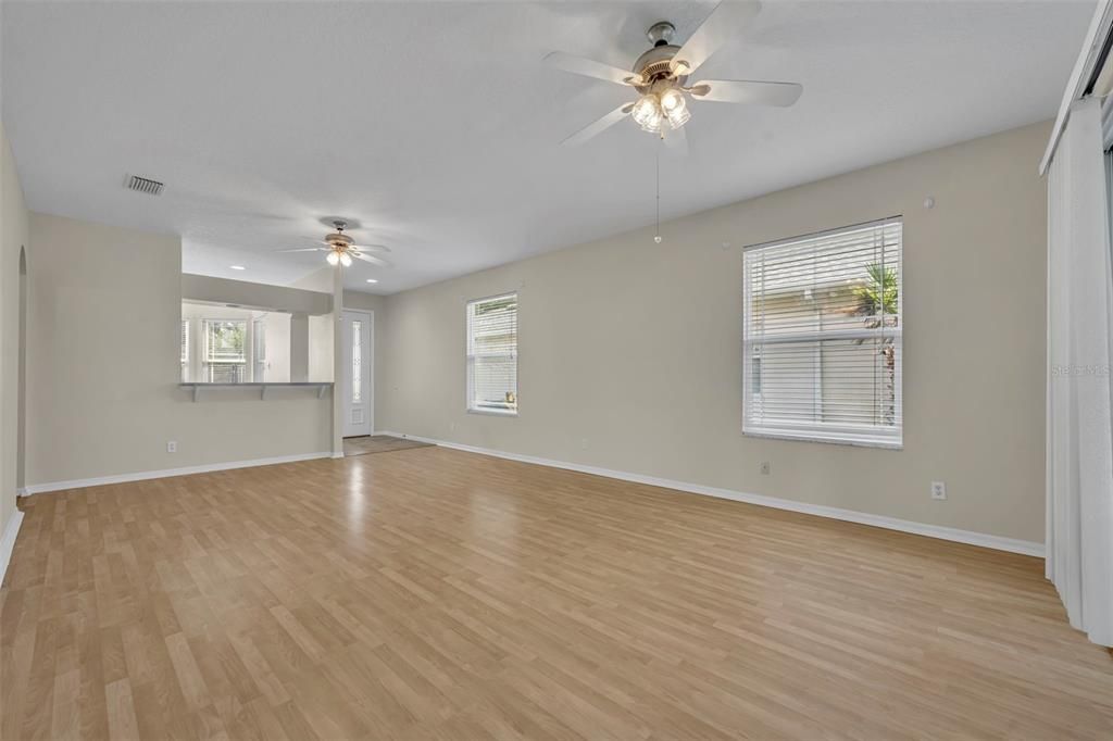 For Sale: $274,500 (3 beds, 2 baths, 1438 Square Feet)