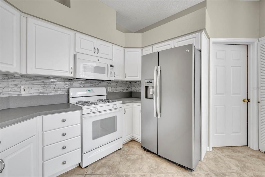 For Sale: $274,500 (3 beds, 2 baths, 1438 Square Feet)