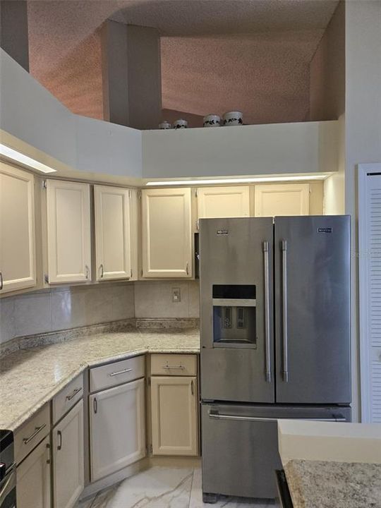 En Venta: $670,000 (5 camas, 4 baños, 3434 Pies cuadrados)