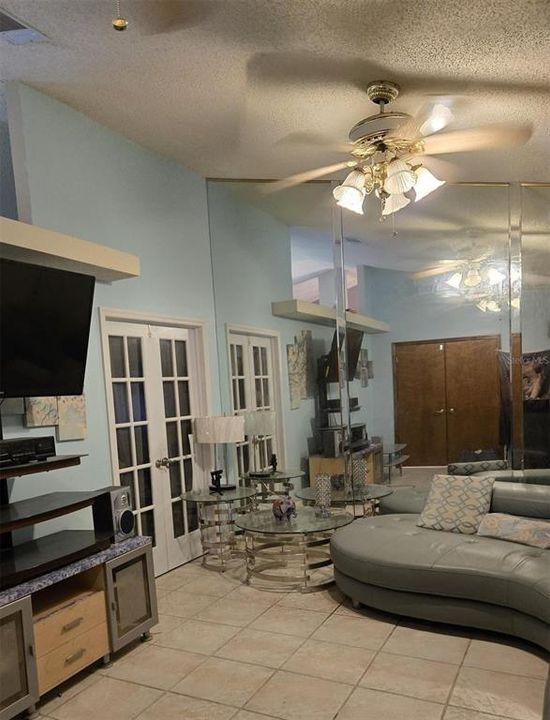 En Venta: $670,000 (5 camas, 4 baños, 3434 Pies cuadrados)