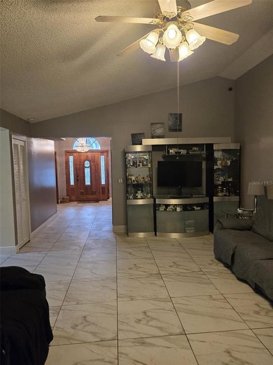 En Venta: $670,000 (5 camas, 4 baños, 3434 Pies cuadrados)