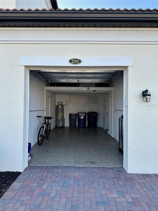 For Rent: $2,400 (2 beds, 2 baths, 1933 Square Feet)