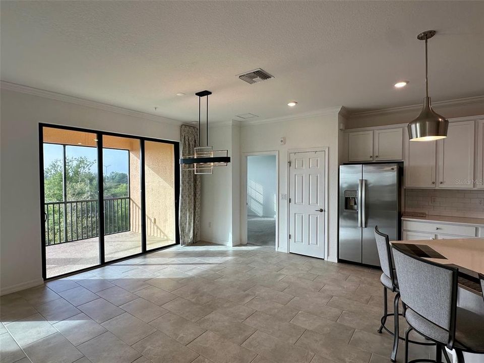 For Rent: $2,400 (2 beds, 2 baths, 1933 Square Feet)