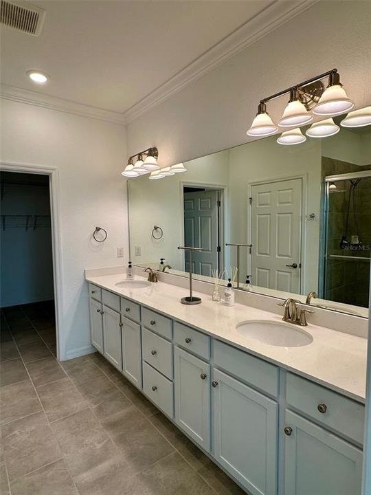 For Rent: $2,400 (2 beds, 2 baths, 1933 Square Feet)