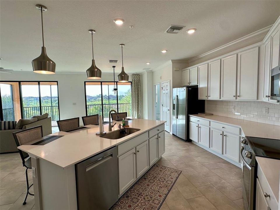 For Rent: $2,400 (2 beds, 2 baths, 1933 Square Feet)
