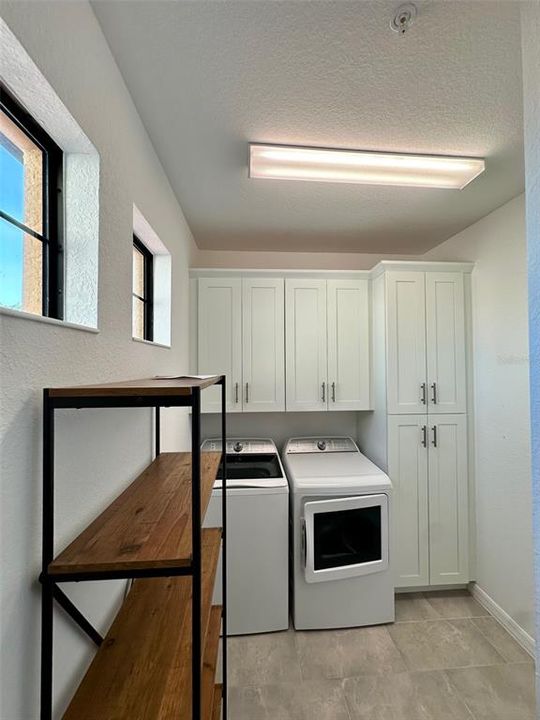 For Rent: $2,400 (2 beds, 2 baths, 1933 Square Feet)
