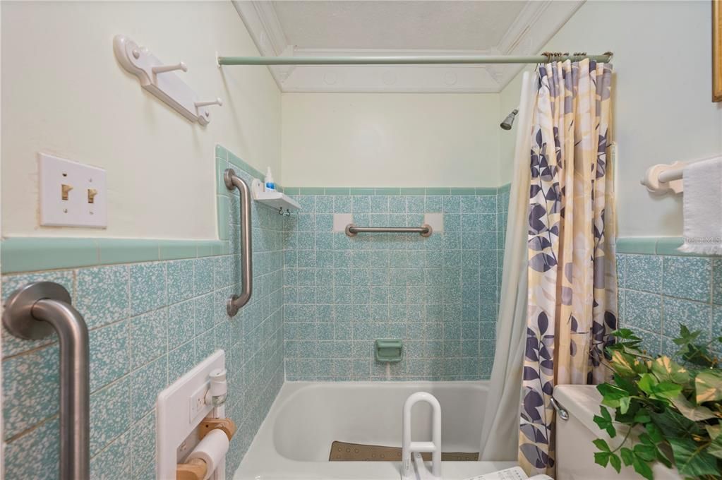 Под контрактом: $465,000 (3 спален, 2 ванн, 1720 Квадратных фут)