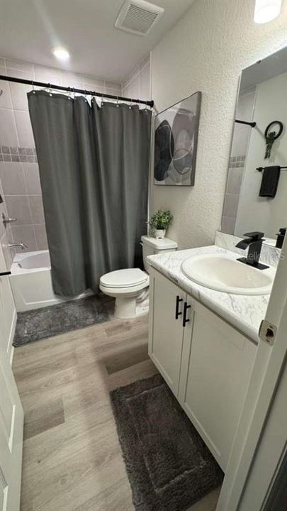 For Rent: $850 (1 beds, 1 baths, 1700 Square Feet)
